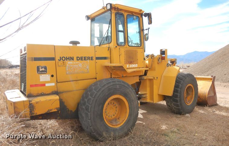 image for item DF8232 1989 John Deere 624E  wheel loader