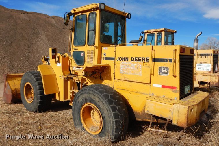 image for item DF8232 1989 John Deere 624E  wheel loader
