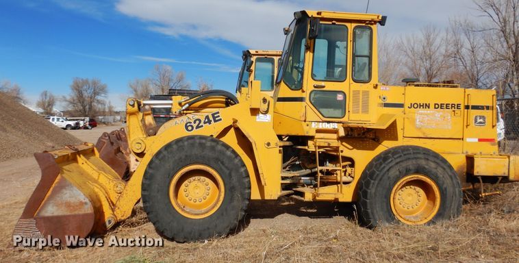 image for item DF8232 1989 John Deere 624E  wheel loader