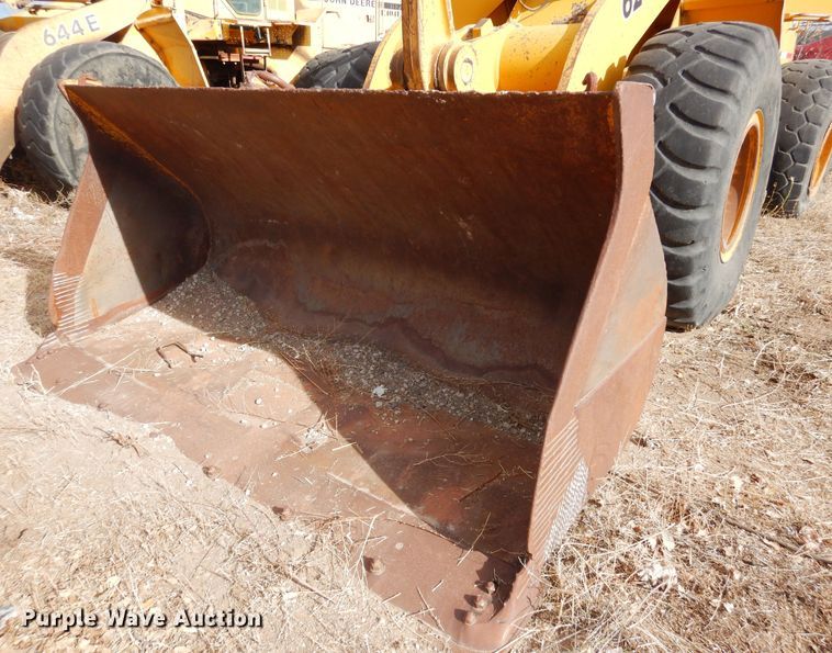 image for item DF8232 1989 John Deere 624E  wheel loader