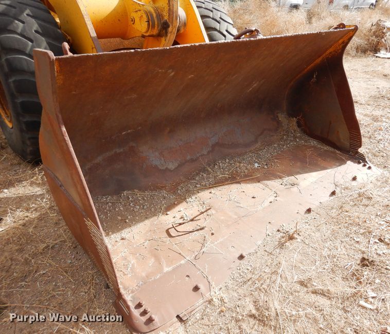 image for item DF8232 1989 John Deere 624E  wheel loader