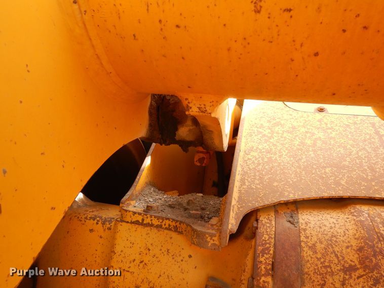 image for item DF8232 1989 John Deere 624E  wheel loader