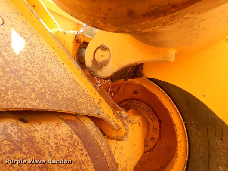 image for item DF8232 1989 John Deere 624E  wheel loader