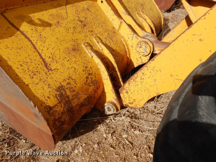 image for item DF8232 1989 John Deere 624E  wheel loader