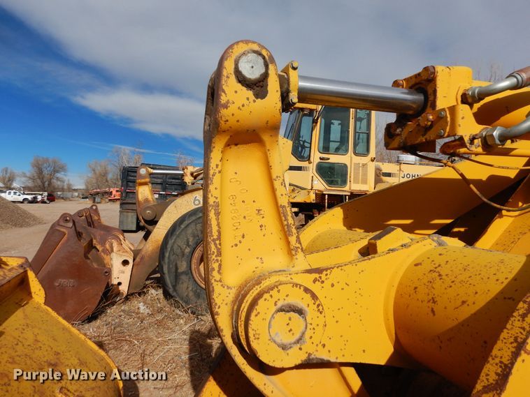 image for item DF8232 1989 John Deere 624E  wheel loader