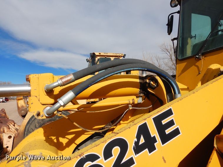 image for item DF8232 1989 John Deere 624E  wheel loader