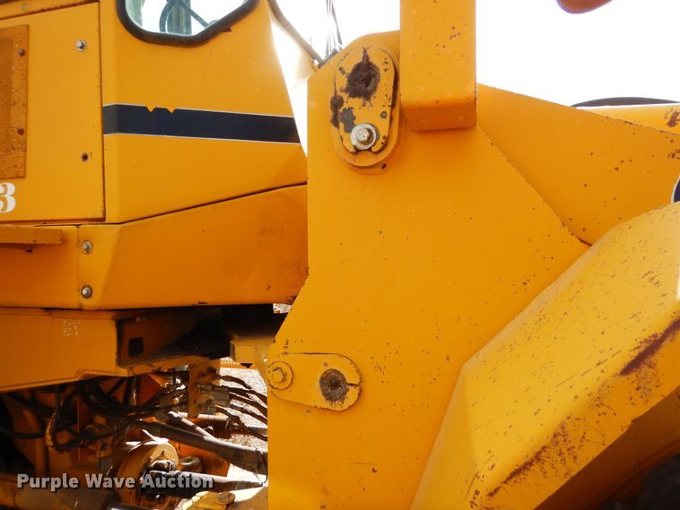 image for item DF8232 1989 John Deere 624E  wheel loader