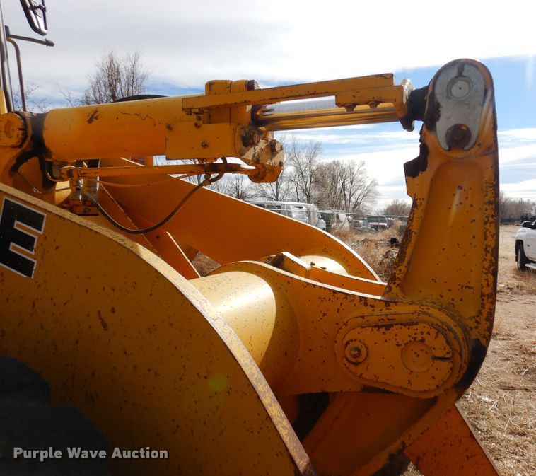 image for item DF8232 1989 John Deere 624E  wheel loader