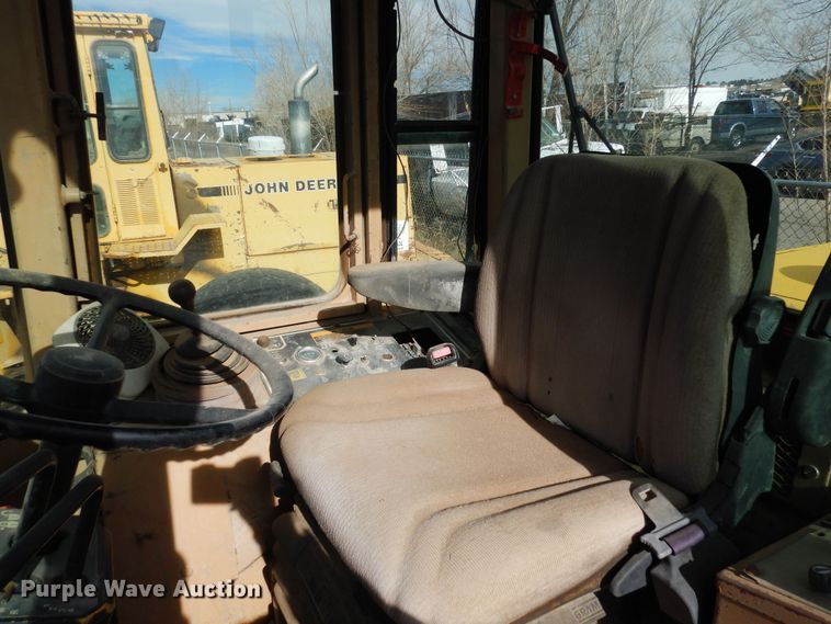 image for item DF8232 1989 John Deere 624E  wheel loader