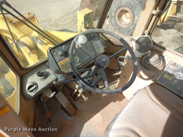 image for item DF8232 1989 John Deere 624E  wheel loader