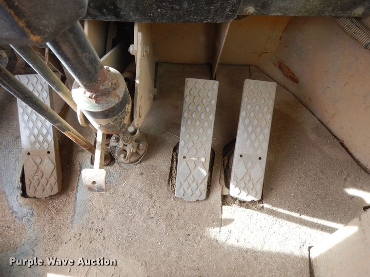 image for item DF8232 1989 John Deere 624E  wheel loader