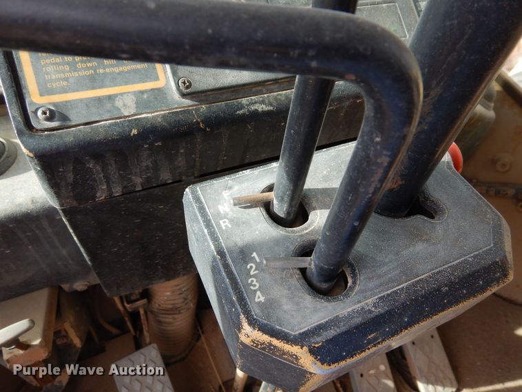 image for item DF8232 1989 John Deere 624E  wheel loader