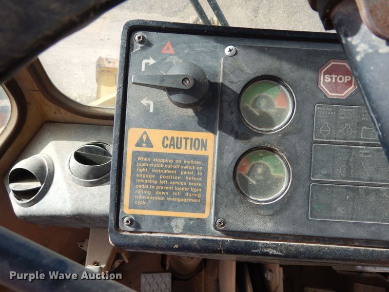 image for item DF8232 1989 John Deere 624E  wheel loader