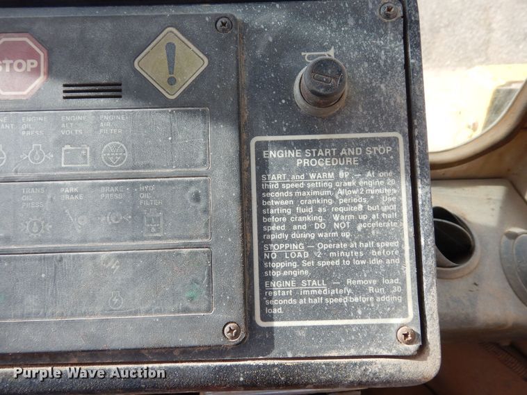 image for item DF8232 1989 John Deere 624E  wheel loader