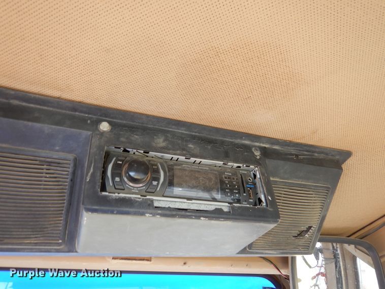 image for item DF8232 1989 John Deere 624E  wheel loader