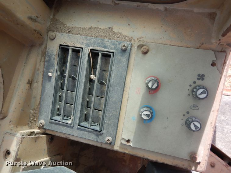 image for item DF8232 1989 John Deere 624E  wheel loader