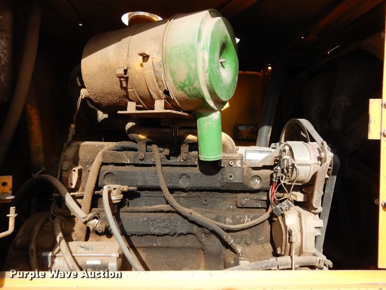 image for item DF8232 1989 John Deere 624E  wheel loader