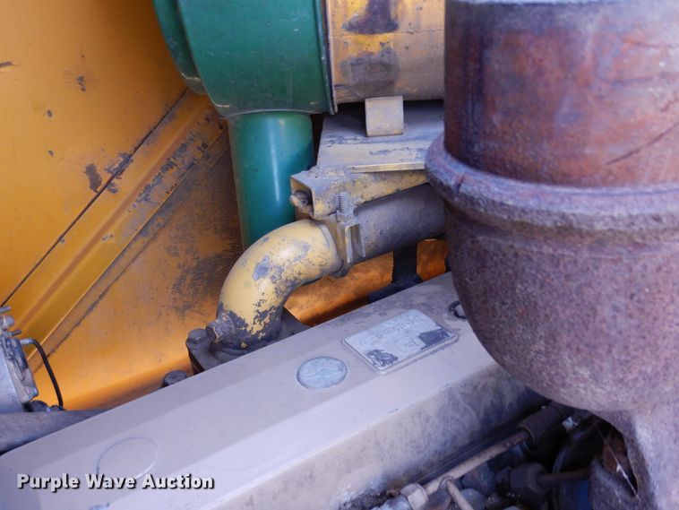 image for item DF8232 1989 John Deere 624E  wheel loader