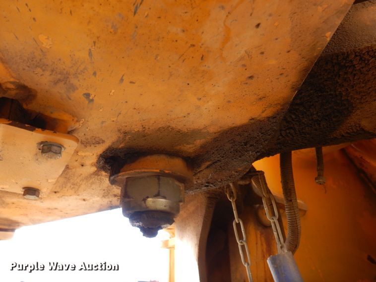 image for item DF8232 1989 John Deere 624E  wheel loader