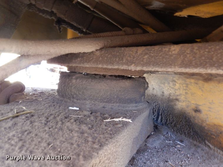 image for item DF8232 1989 John Deere 624E  wheel loader