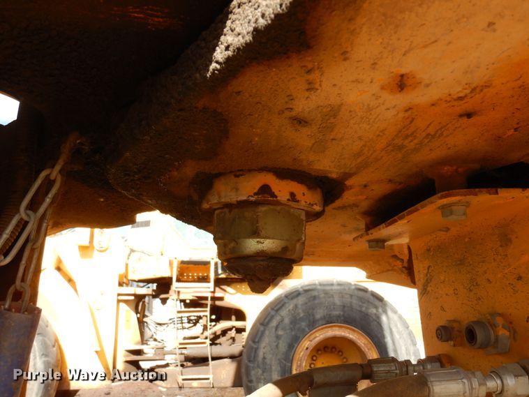 image for item DF8232 1989 John Deere 624E  wheel loader