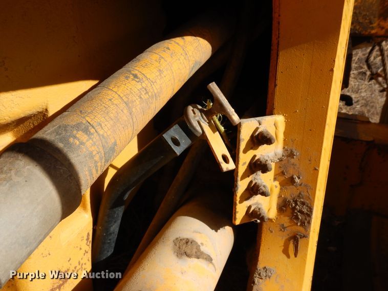 image for item DF8232 1989 John Deere 624E  wheel loader