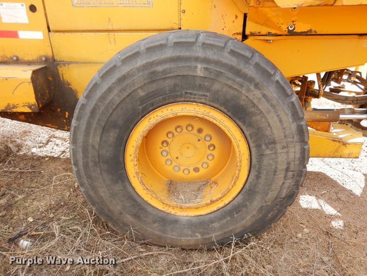 image for item DF8232 1989 John Deere 624E  wheel loader