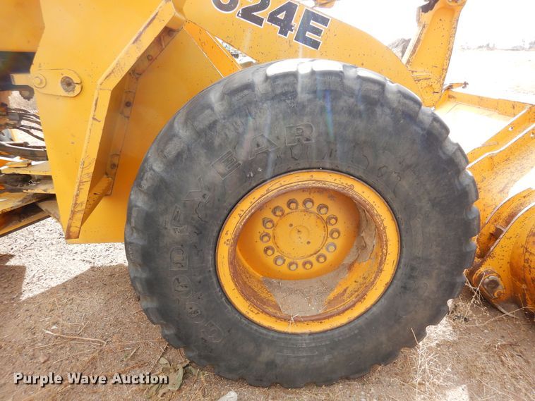 image for item DF8232 1989 John Deere 624E  wheel loader