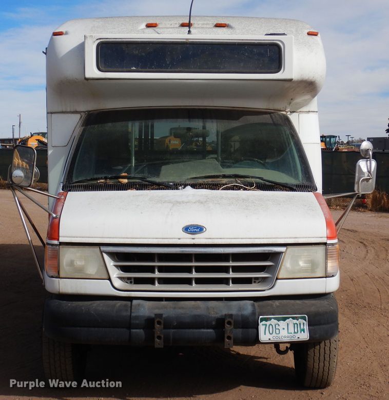 image for item DF8238 1994 Ford E350  shuttle bus