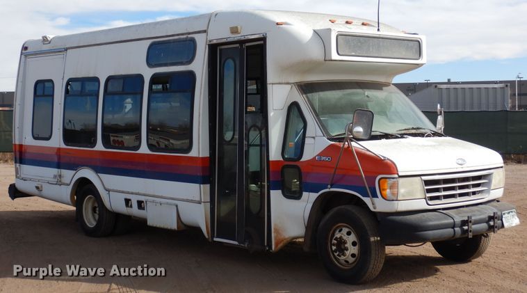 image for item DF8238 1994 Ford E350  shuttle bus