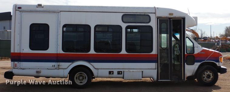 image for item DF8238 1994 Ford E350  shuttle bus