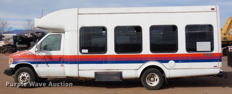 image for item DF8238 1994 Ford E350  shuttle bus