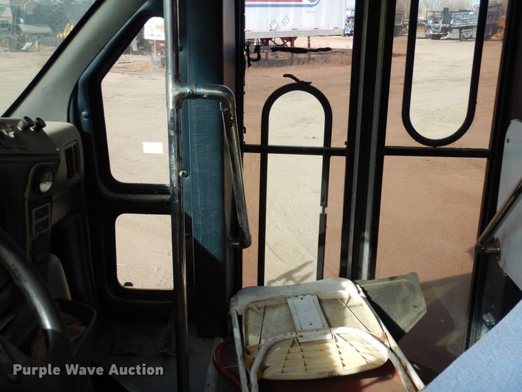 image for item DF8238 1994 Ford E350  shuttle bus