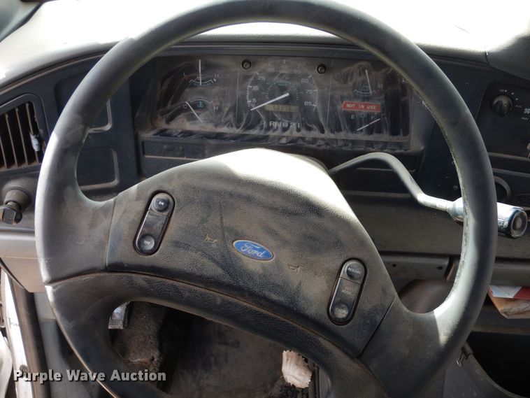 image for item DF8238 1994 Ford E350  shuttle bus