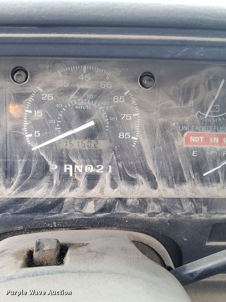 image for item DF8238 1994 Ford E350  shuttle bus