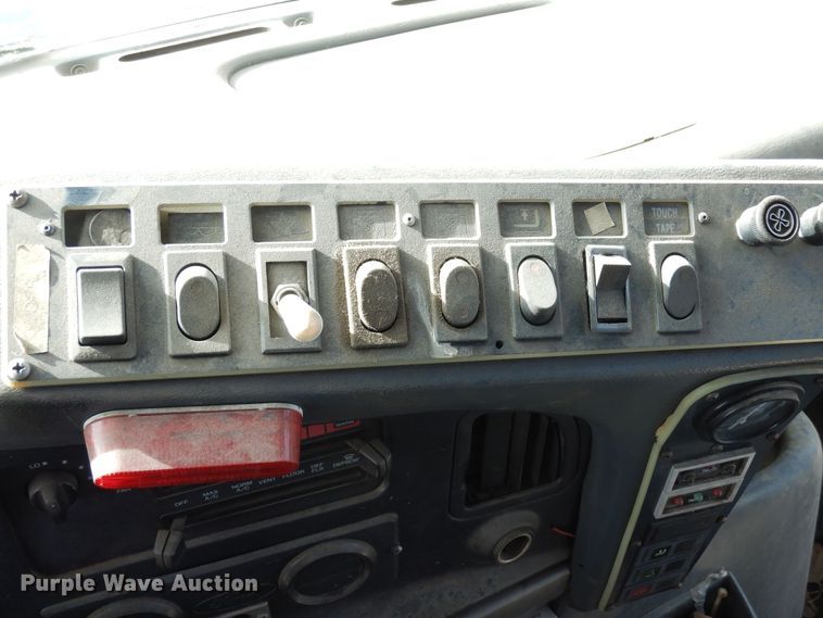 image for item DF8238 1994 Ford E350  shuttle bus