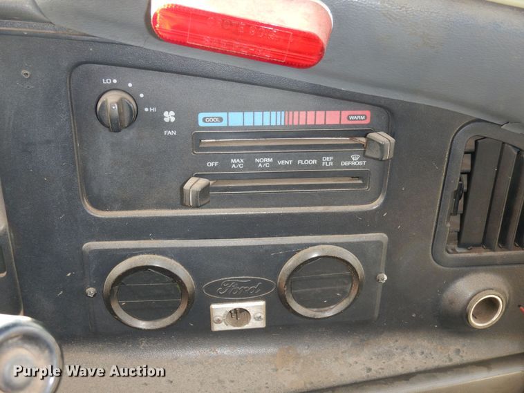 image for item DF8238 1994 Ford E350  shuttle bus