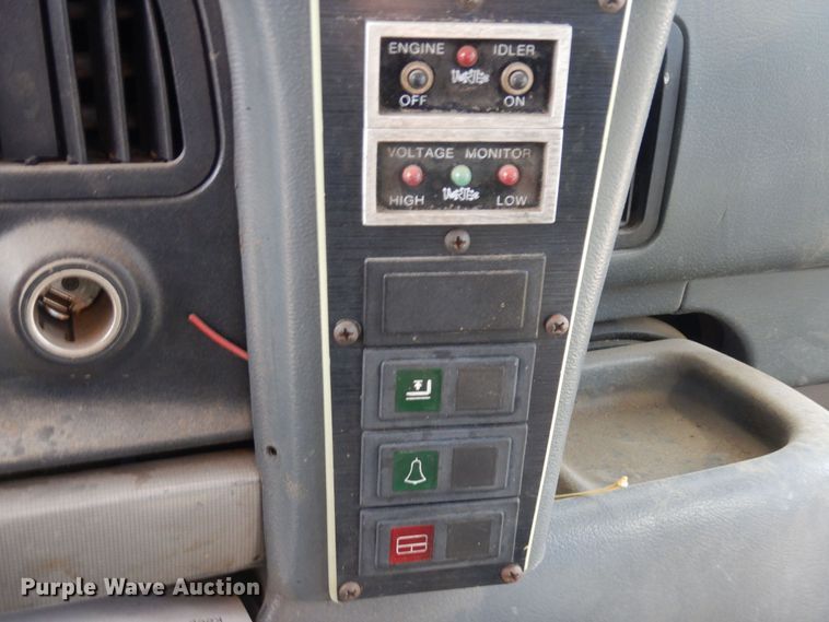 image for item DF8238 1994 Ford E350  shuttle bus