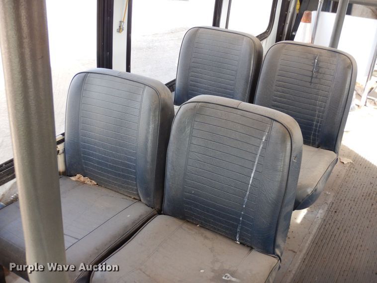 image for item DF8238 1994 Ford E350  shuttle bus