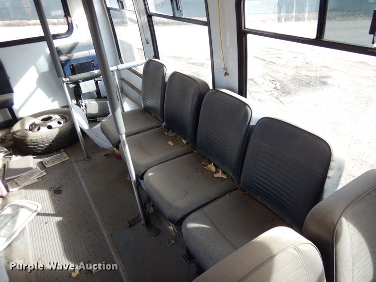 image for item DF8238 1994 Ford E350  shuttle bus