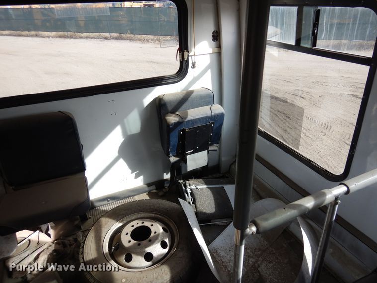 image for item DF8238 1994 Ford E350  shuttle bus