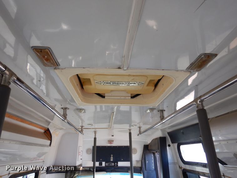 image for item DF8238 1994 Ford E350  shuttle bus