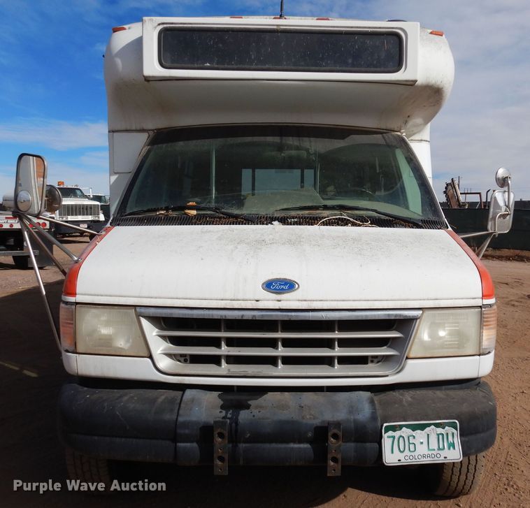 image for item DF8238 1994 Ford E350  shuttle bus
