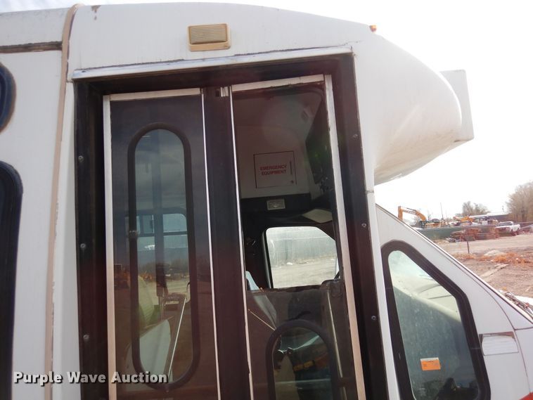 image for item DF8238 1994 Ford E350  shuttle bus