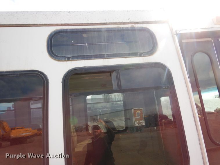 image for item DF8238 1994 Ford E350  shuttle bus