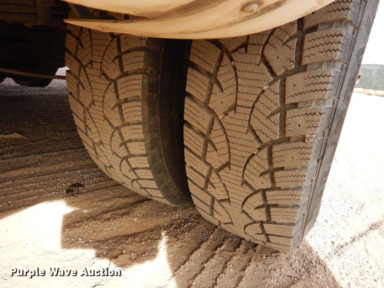 image for item DF8238 1994 Ford E350  shuttle bus