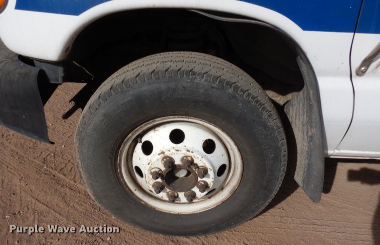 image for item DF8238 1994 Ford E350  shuttle bus