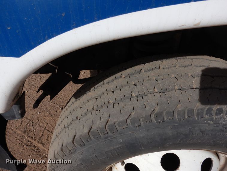 image for item DF8238 1994 Ford E350  shuttle bus