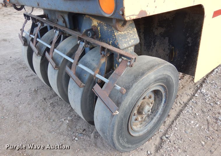 image for item DF8239 1988 Bomag BW12R  pneumatic roller