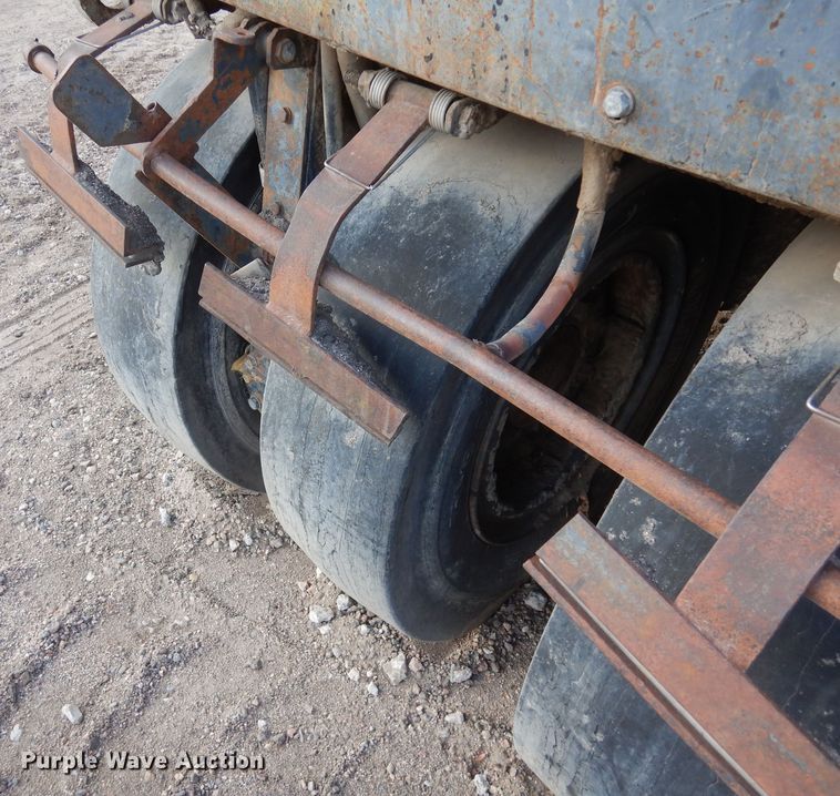 image for item DF8239 1988 Bomag BW12R  pneumatic roller